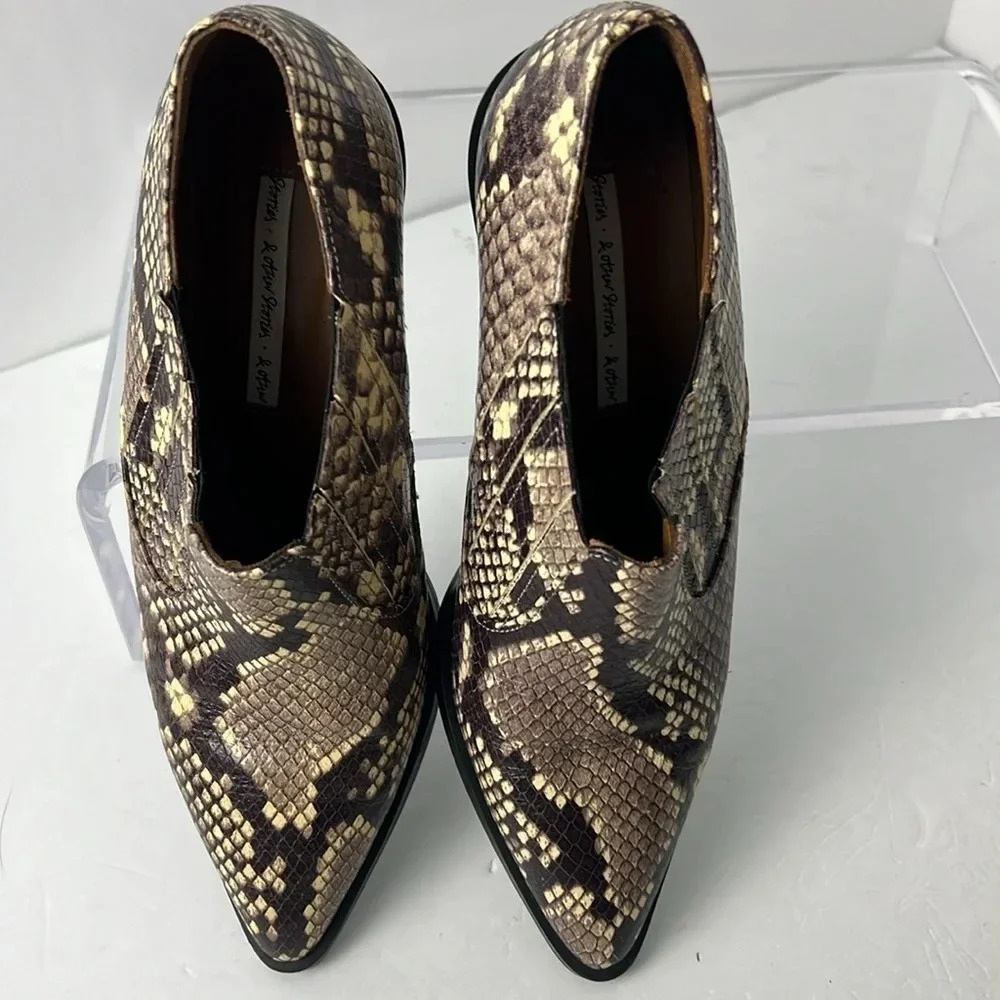 & Other Stories Snakeskin Pointed Toe Ankle Chelsea Bootie Stacked Heel Size 7 - Picture 9 of 13